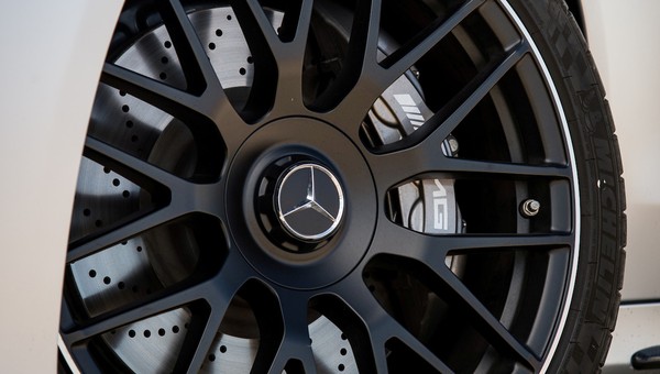 Tłuste bity, grube fury! AMG, Lambo, BMW, G-klasa, Ferrari – to teraz kręci nie tylko raperów