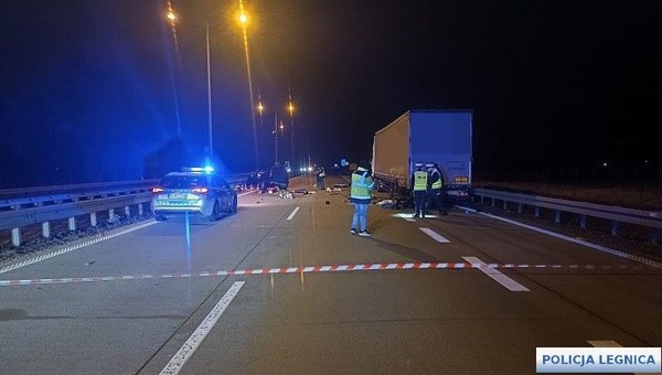 Uderzył w stojącą ciężarówkę. Tragiczny wypadek na autostradzie A4