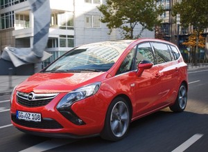 Opel Zafira Tourer BiTurbo: szybki minivan