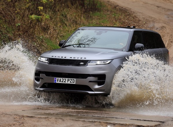 Range Rover Sport – nie boi się wody ani błota