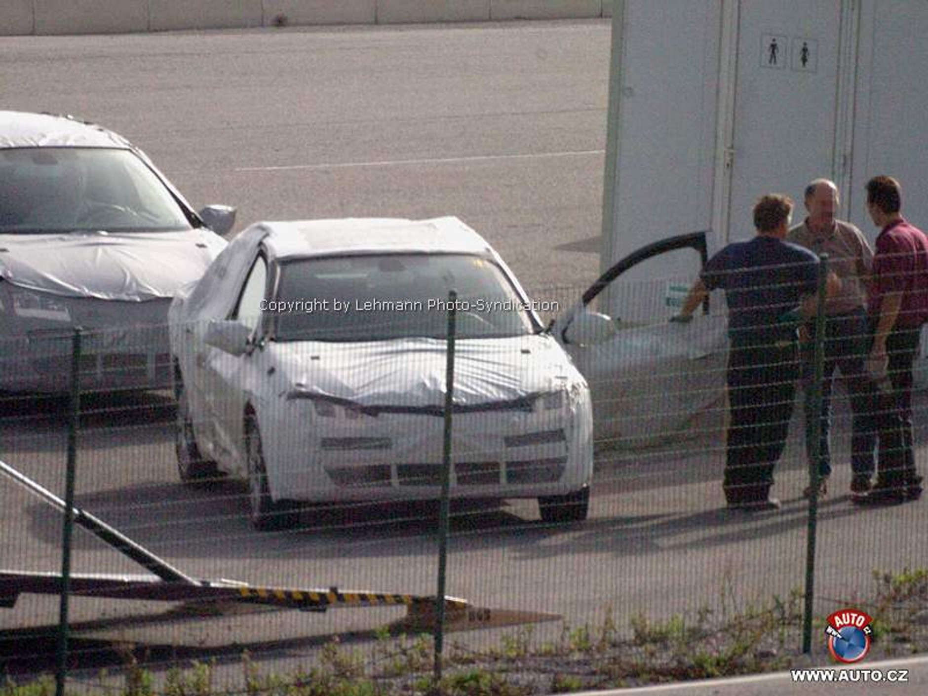 Zdjęcia szpiegowskie: Nowy Renault Laguna!