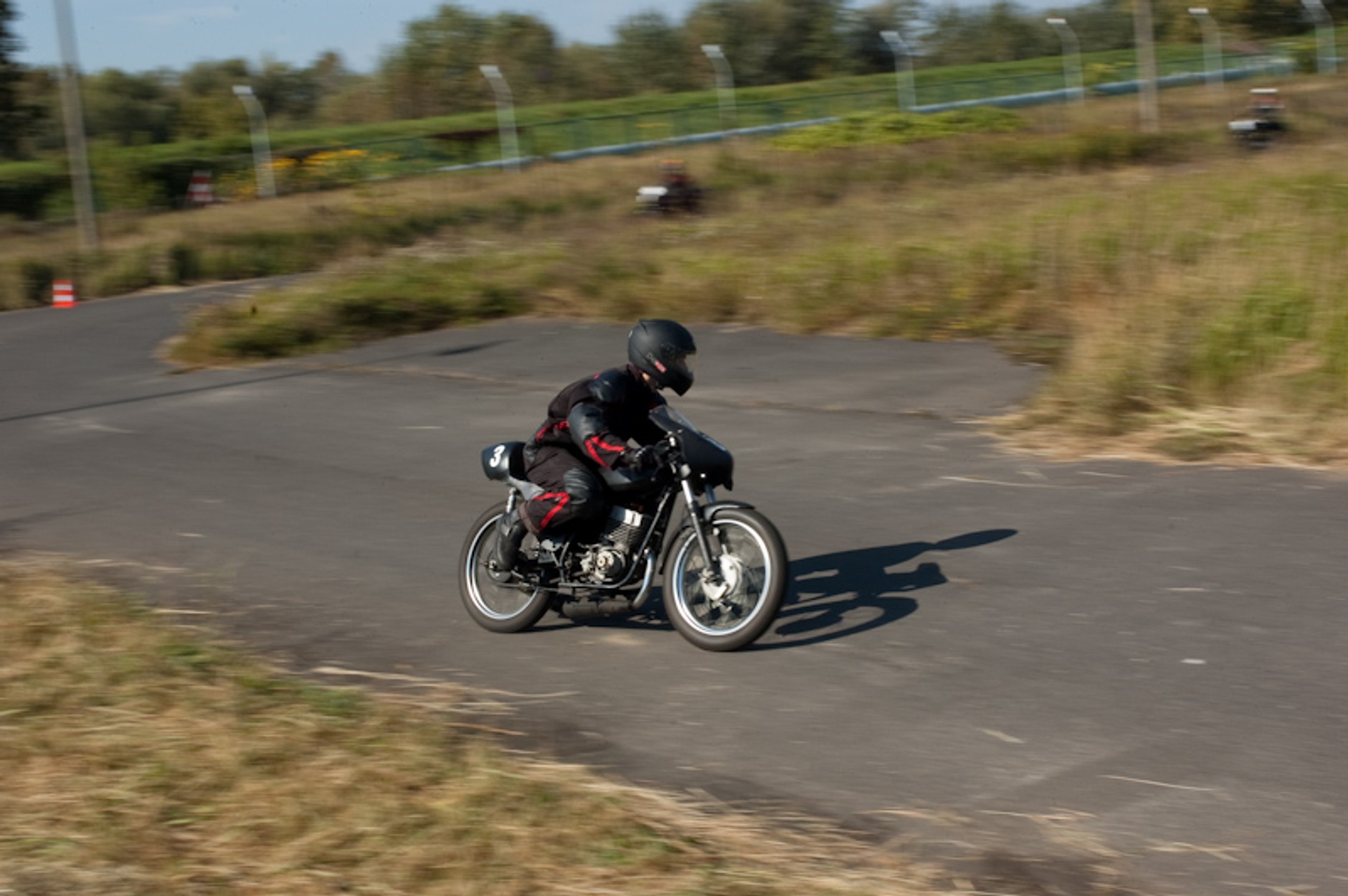 Polskie motocykle i samochody na torze FSO
