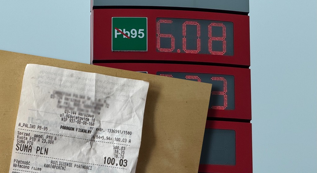 Cena paliwa na stacji należącej do supermarketu