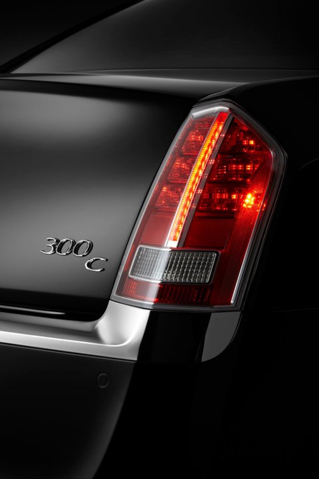 Nowy Chrysler 300 sedan gotowy do premiery w Detroit