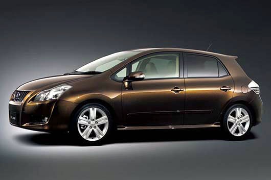 Japoński Super-Auris: Toyota Blade teraz z 6-cylindrowcem