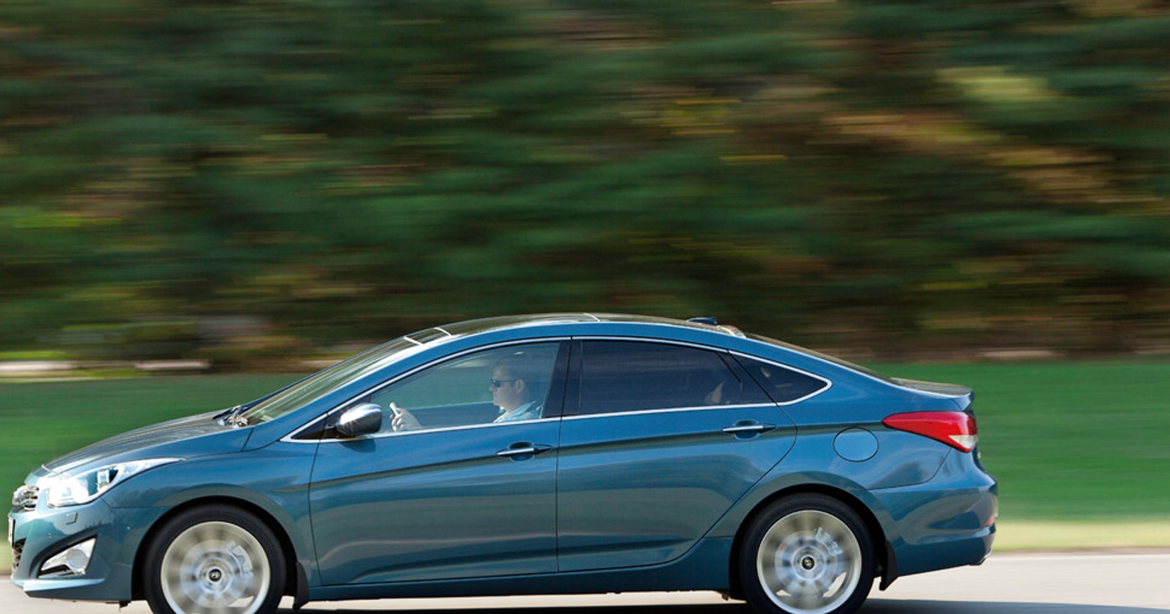 Hyundai i40 sedan: czy konkurenci powinni się bać?