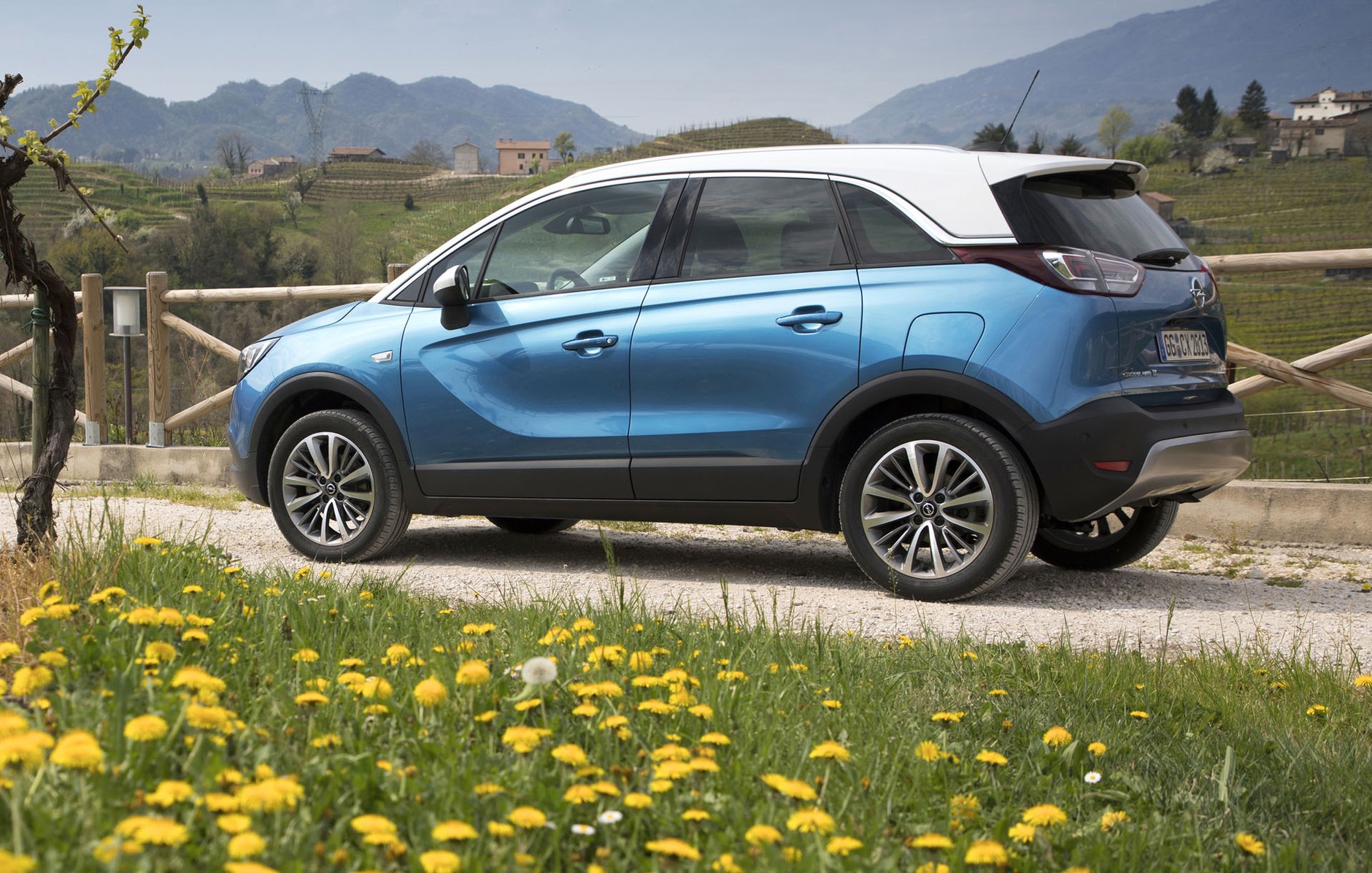 Opel Crossland X 1.2 – wypełnia cenną niszę