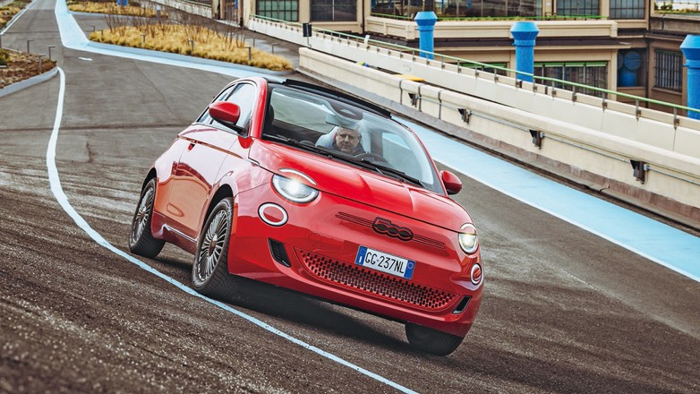 Nowy Fiat 500 Cabrio Red w Lingotto (2022)