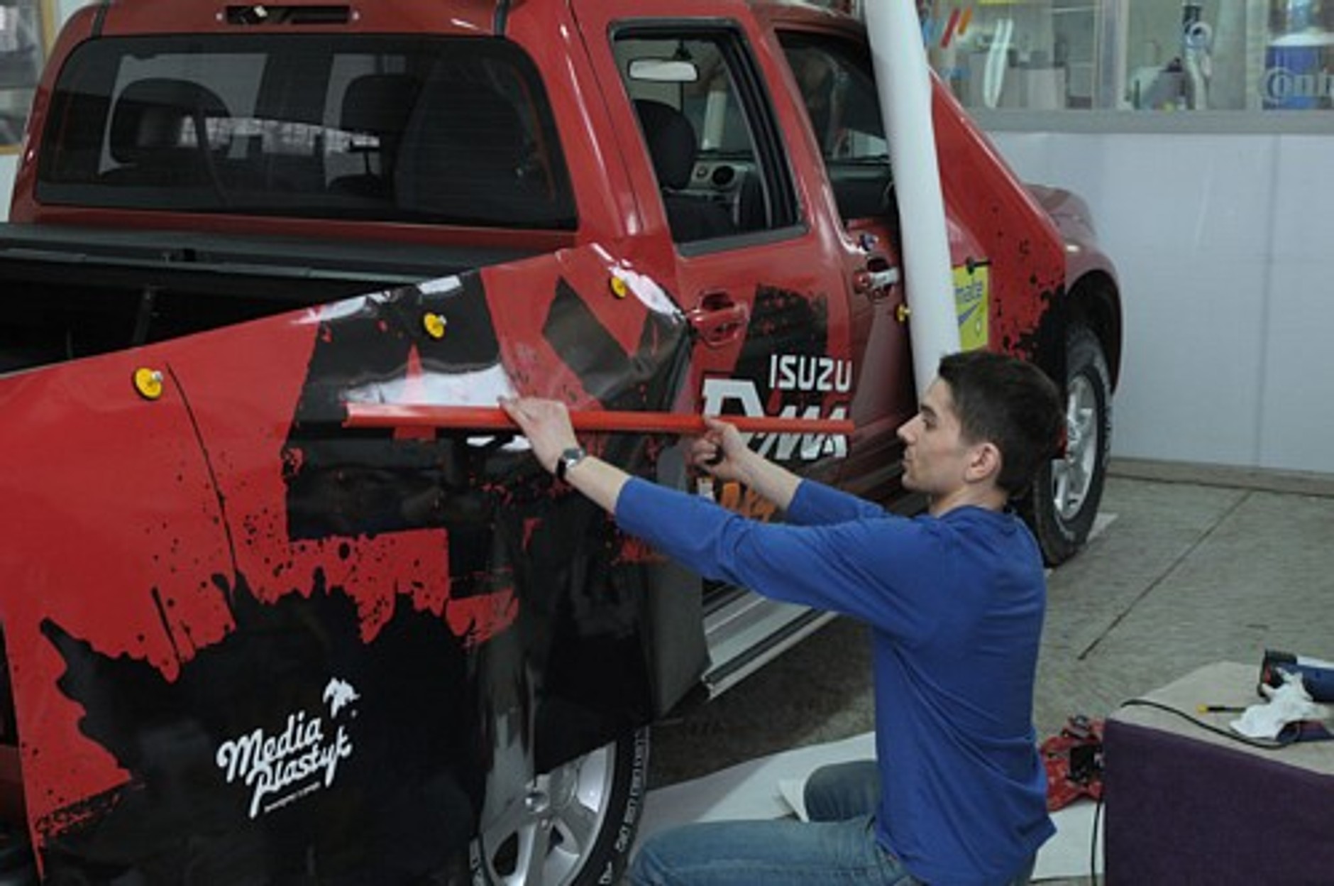 Jak skutecznie zabezpieczyć lakier terenówki?