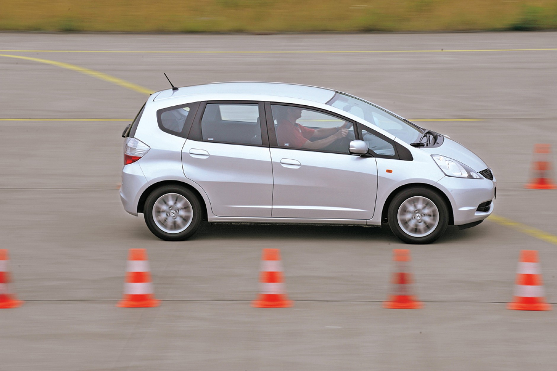 Nowy Volkswagen Polo kontra benzynowa konkurencja - Czy okaże się lepsze od Fiesty, Jazza, i20, Corsy i Clio?
