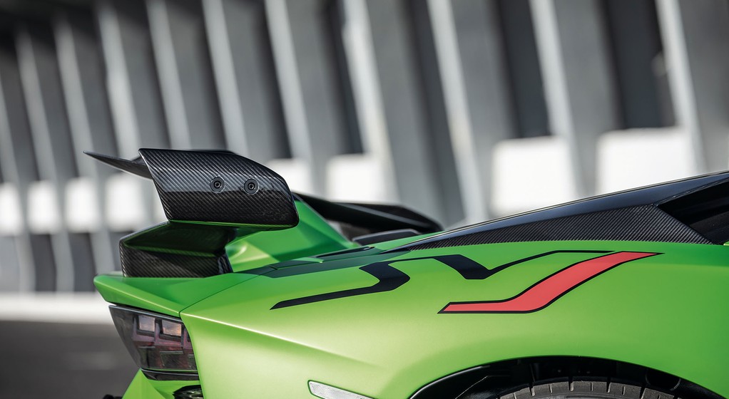 Lamborghini Aventador SVJ w fabrycznym malowaniu