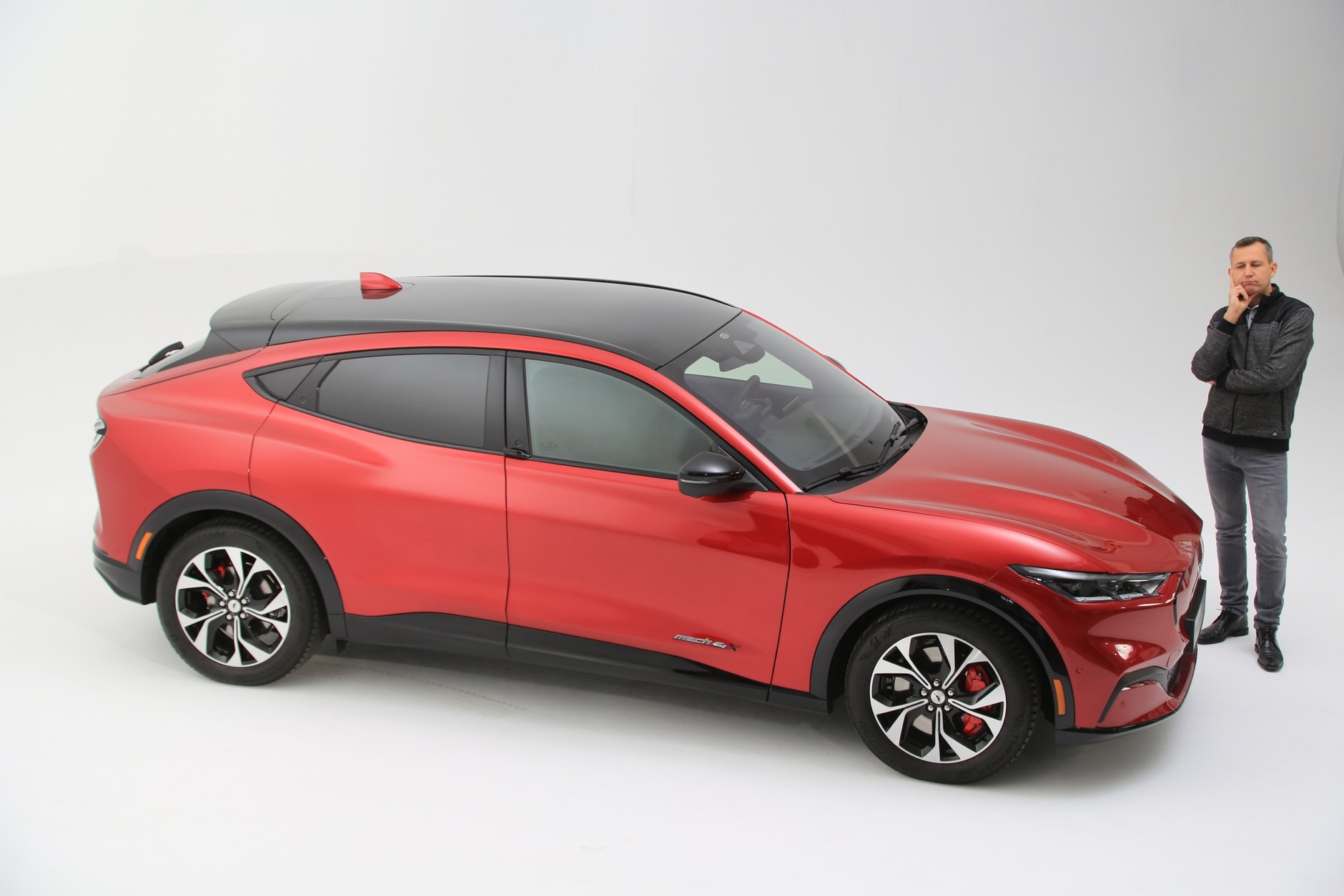 Nowy Ford Mustang Mach-E. Przejedzie na prądzie nawet 610 km!