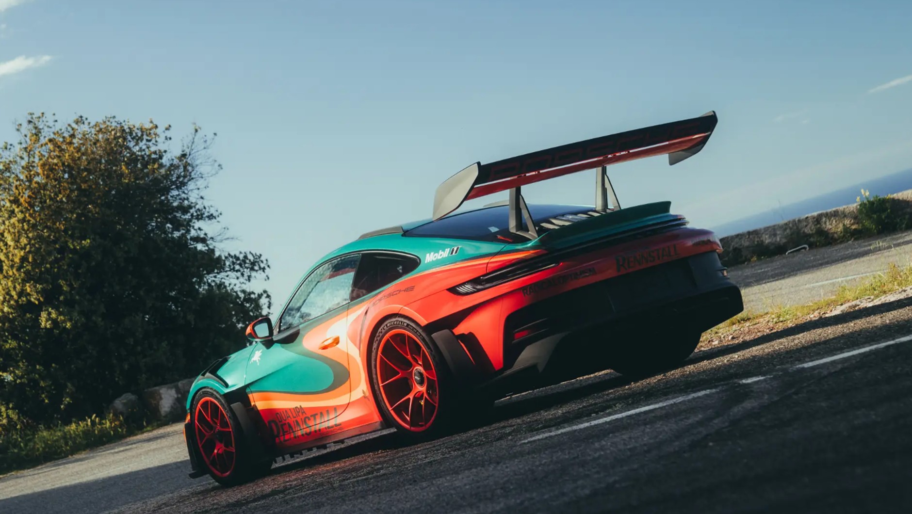 Porsche 911 GT3 zaprojektowane przez Dua Lipę