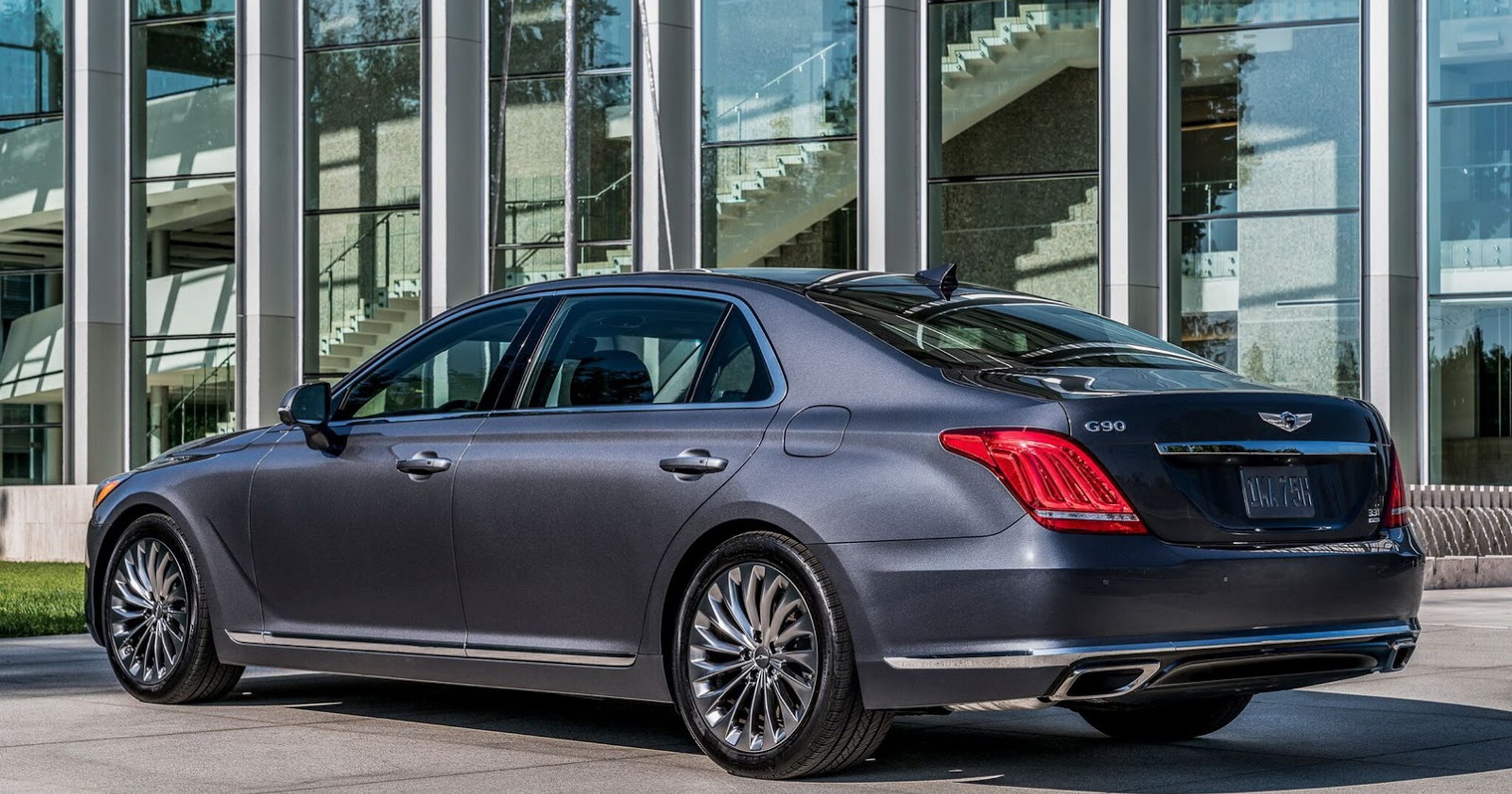 2017-Genesis-G90-54