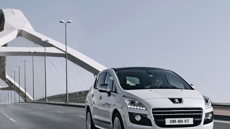 Peugeot startuje z hybrydami