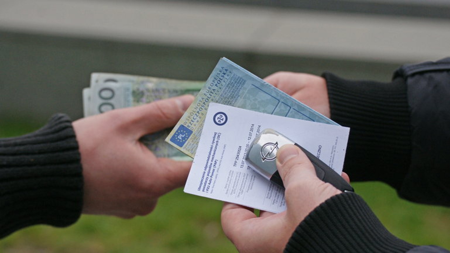 Ubezpieczenie OC nie zostaje automatycznie przedłużone po zakupie auta
