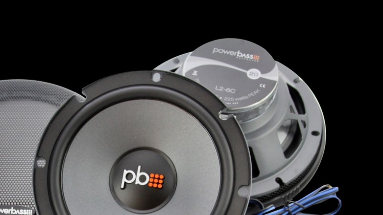Zestaw dwudrożny Powerbass L2-6C. Odseparowane głośniki wysokotonowe i średnioniskotonowe, czyli najsensowniejsza recepta na nagłośnienie z przodu kabiny.