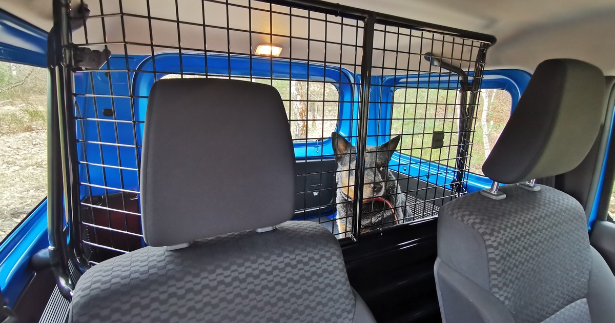 Suzuki Jimny- krata oddzielająca przedział pasażerski od agażowego