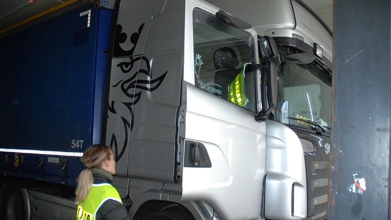 Odzyskano naczepy i towar o wartości ponad 1 mln zł