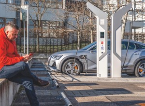 Auta elektryczne bez VAT? Jak przekonać kierowców do przesiadki