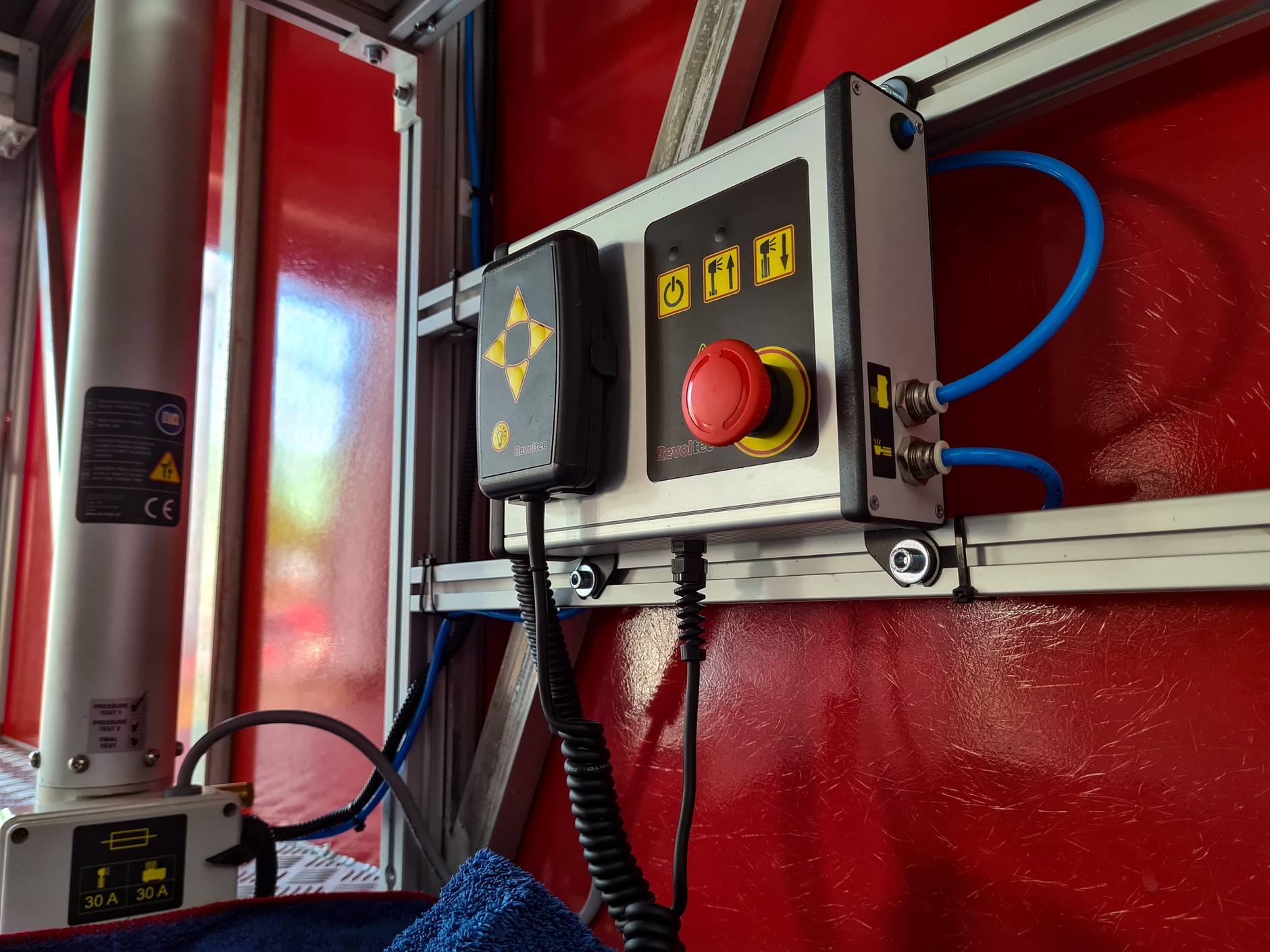 Ford Transit ze specjalistyczną zabudową ratowniczo-gaśniczą