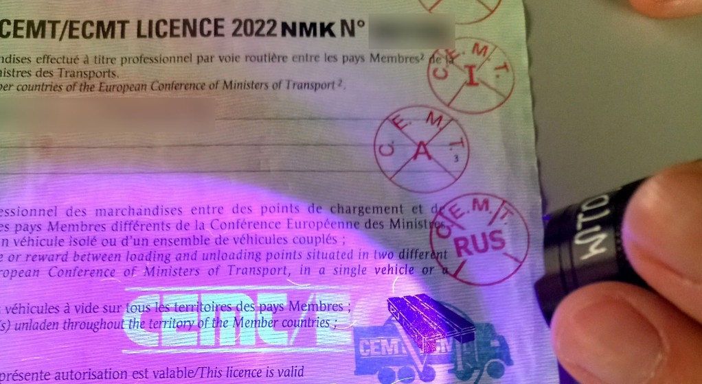 Patrole ITD przekazały policji dwóch kierowców zagranicznych ciężarówek, którzy posługiwali się fałszywymi dokumentami