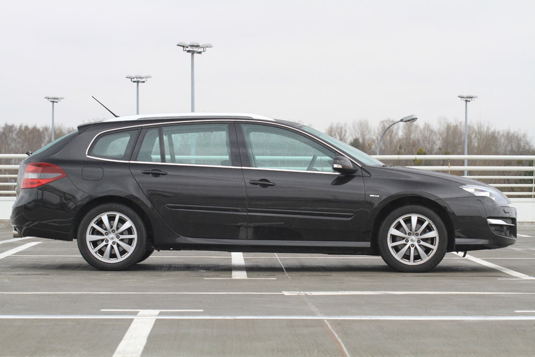 Peugeot 508 SW kontra Renault Laguna Grandtour: wybierasz styl czy funkcjonalność?