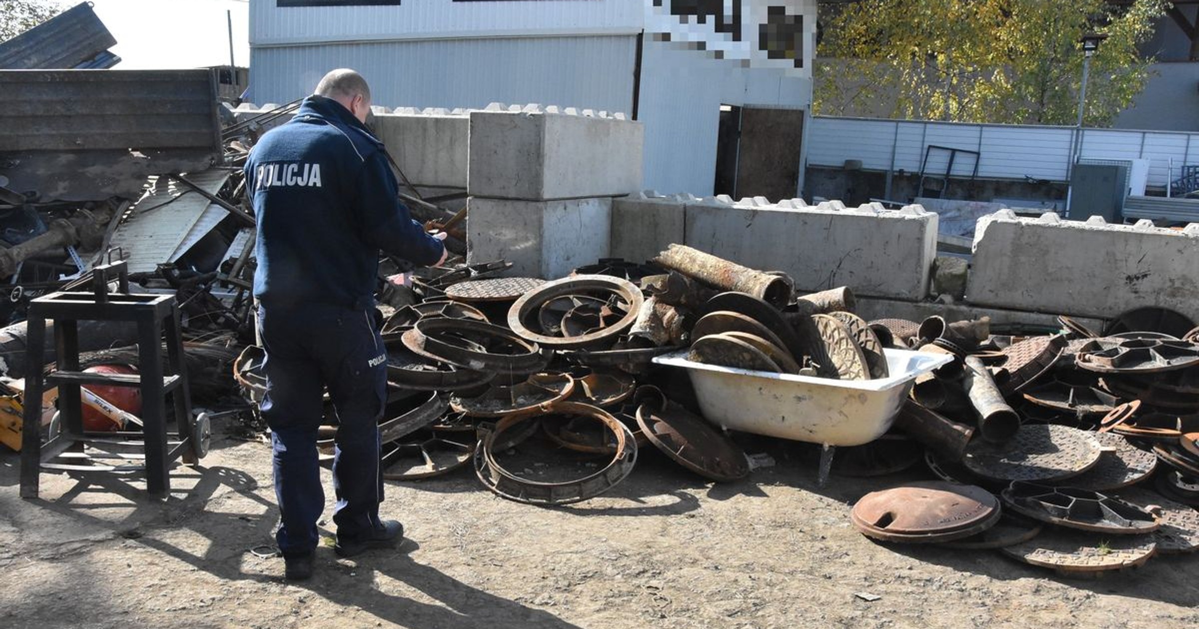 Kradł pokrywy studzienek i sprzedawał na złom