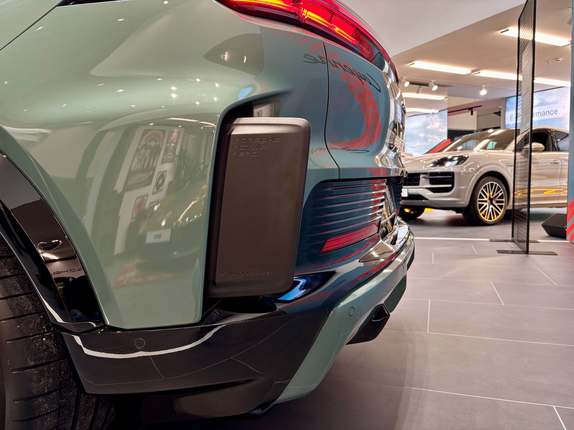 Premiera Cayenne Electric w Porsche Centrum Warszawa Wawer