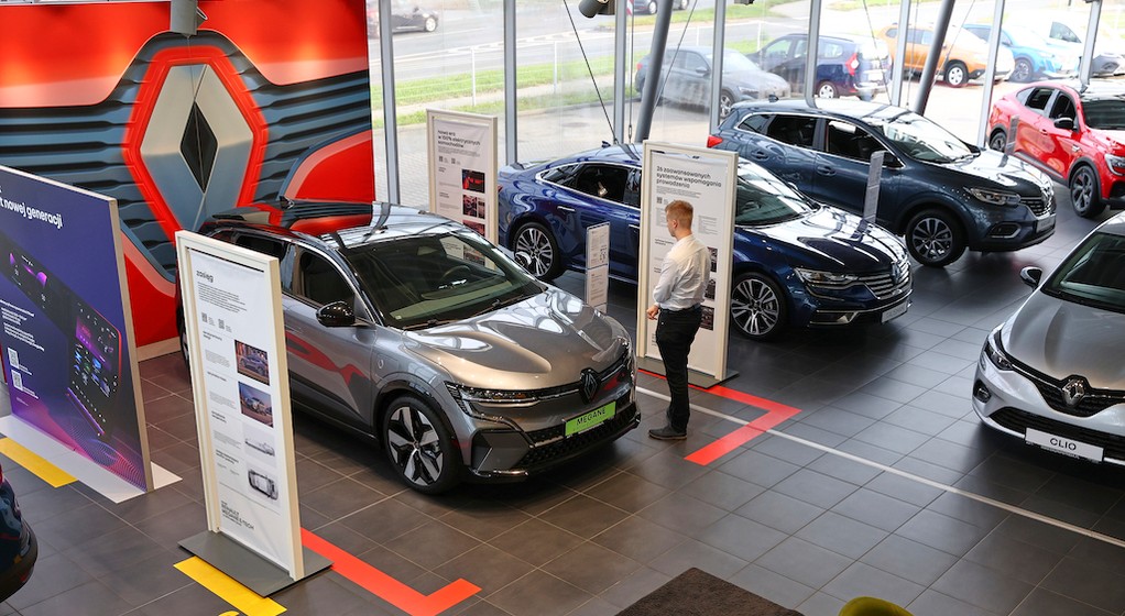 Wielki Test Salonów – Renault