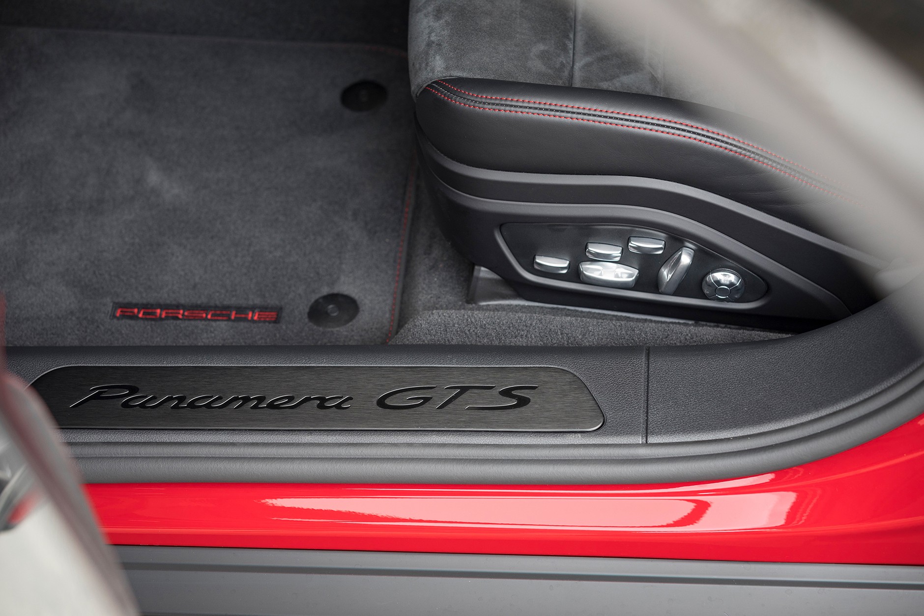 Porsche Panamera GTS - rodzinna rakieta