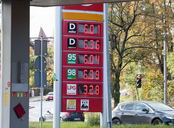 Bariera 6 zł za litr złamana, a stacje paliw wciąż na minusie!