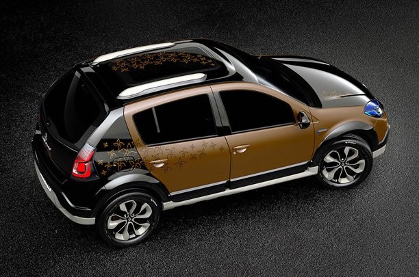 Renault Sandero Stepway – dwa kolory, kwiaty i kobiety
