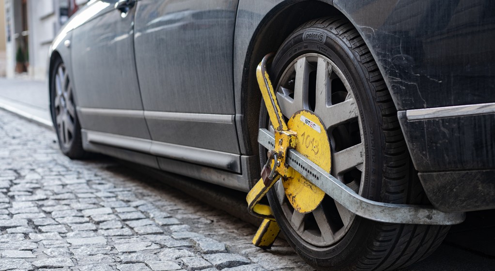 Blokada na koło – zdjęcie ilustracyjne