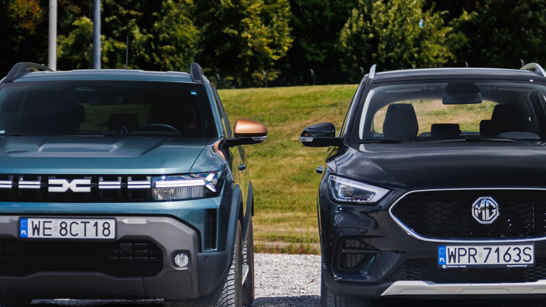 Dacia Duster kontra MG ZS. Porównanie dwóch budżetowych samochodów