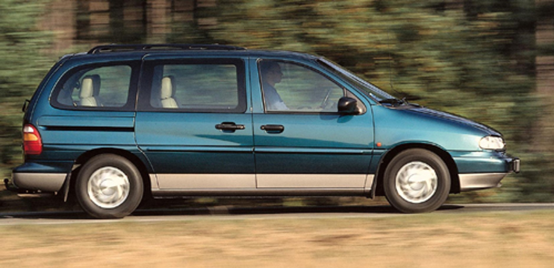 Chryslera Grand Voyager, Ford Windstar, Mercedes V, VW T4 - Rodzinne autobusy