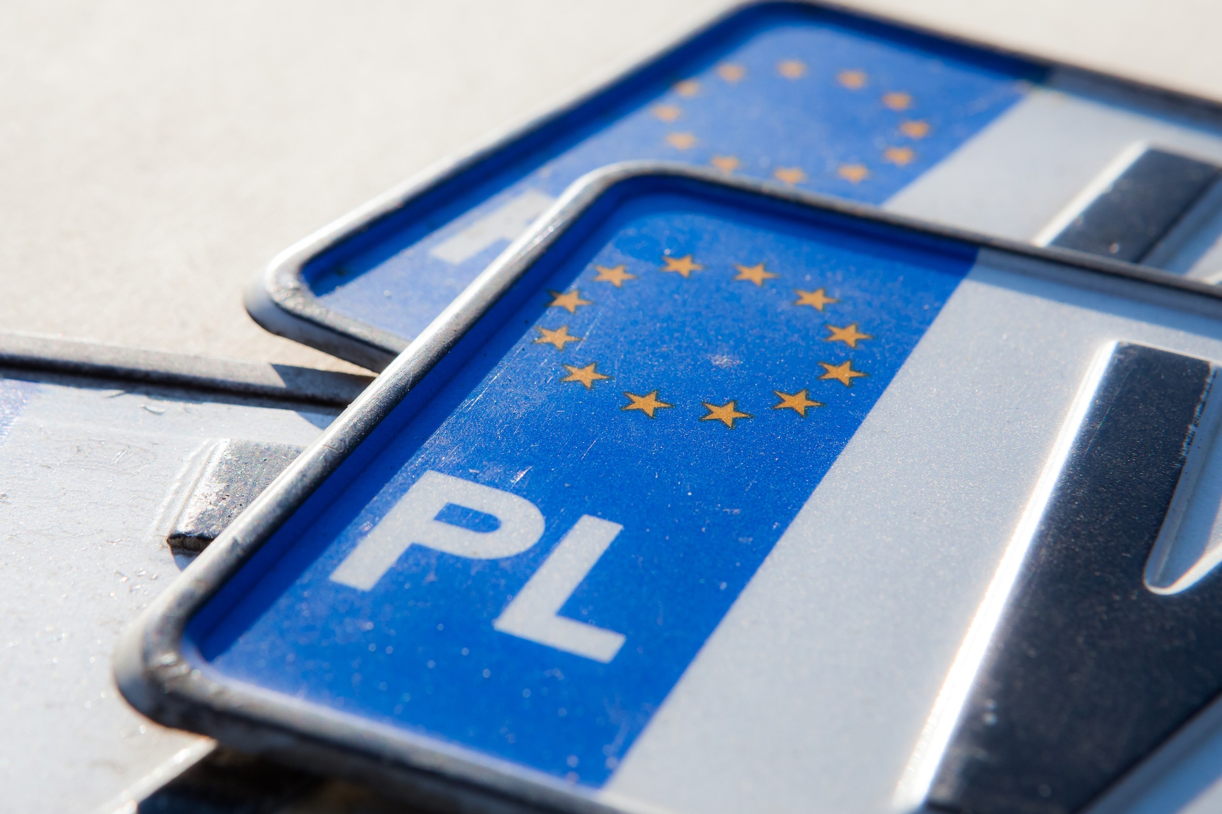 Polskie tablice rejestracyjne. W tym quizie 12/15 to dobry wynik. Jest trudno