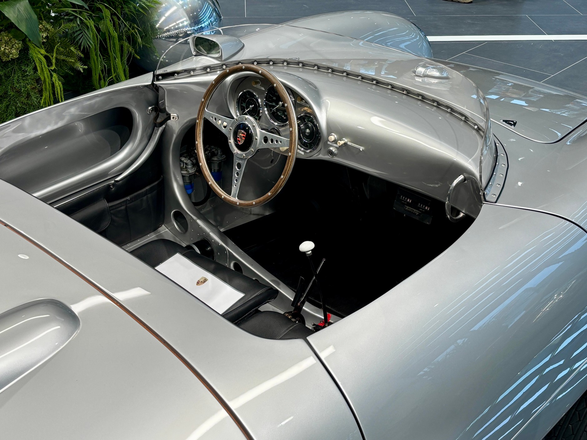 Premiera Cayenne Electric w Porsche Centrum Warszawa Wawer