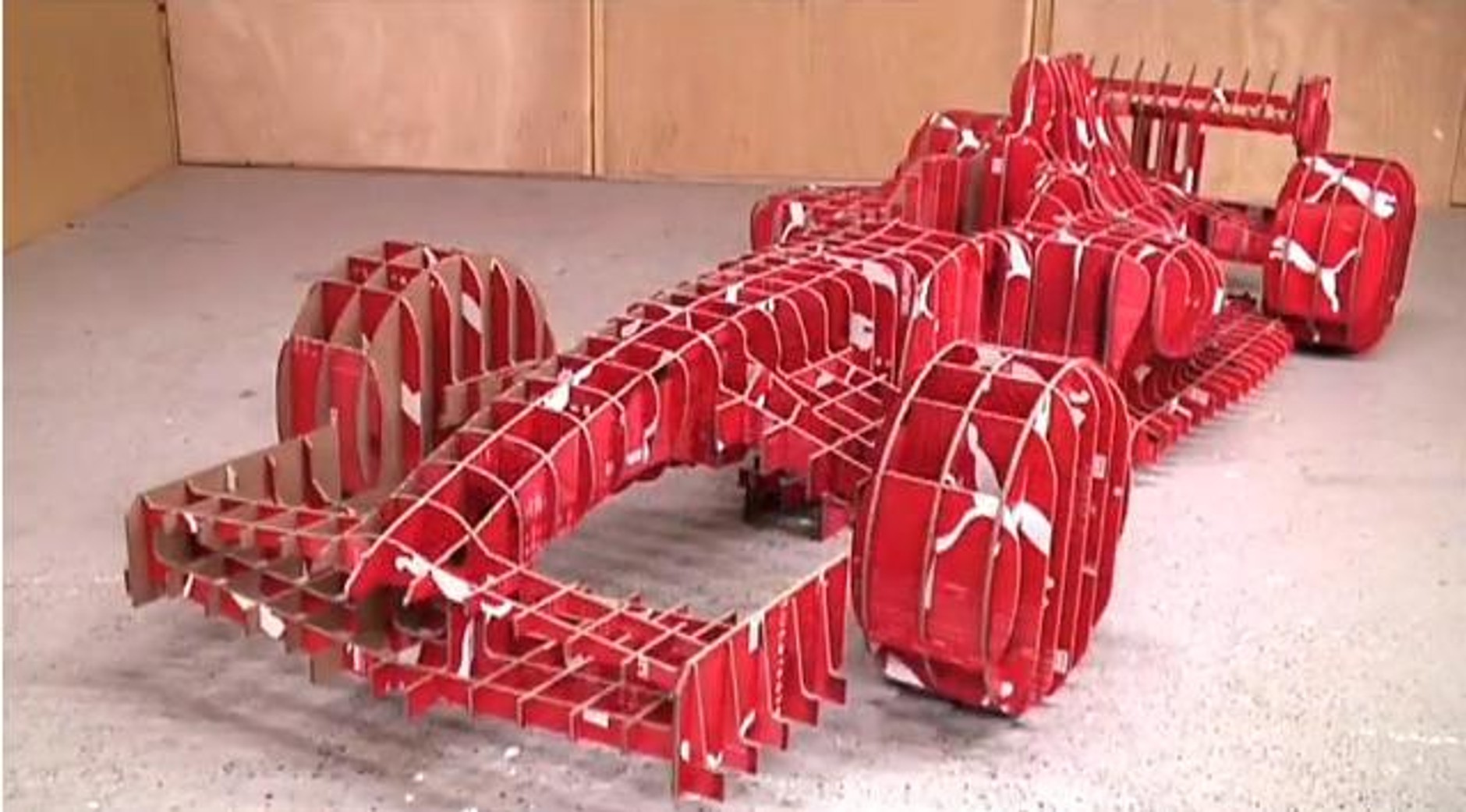 Puma zrobiła bolid F1 z pudełek od butów. Nie wierzysz?