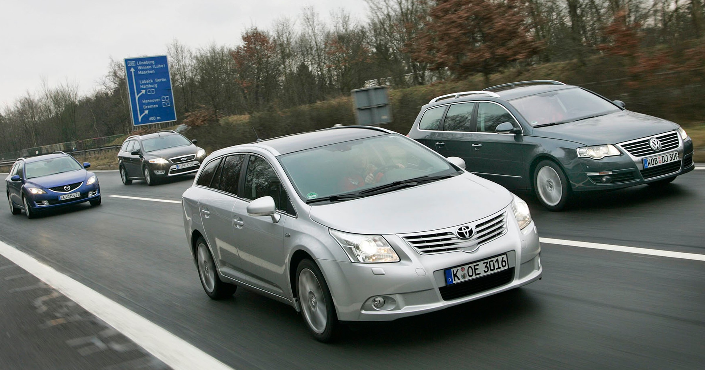 Ford Mondeo kontra Mazda 6, Volkswagen Passat i Toyota Avensis - które kombi z dieslem jest najlepsze?