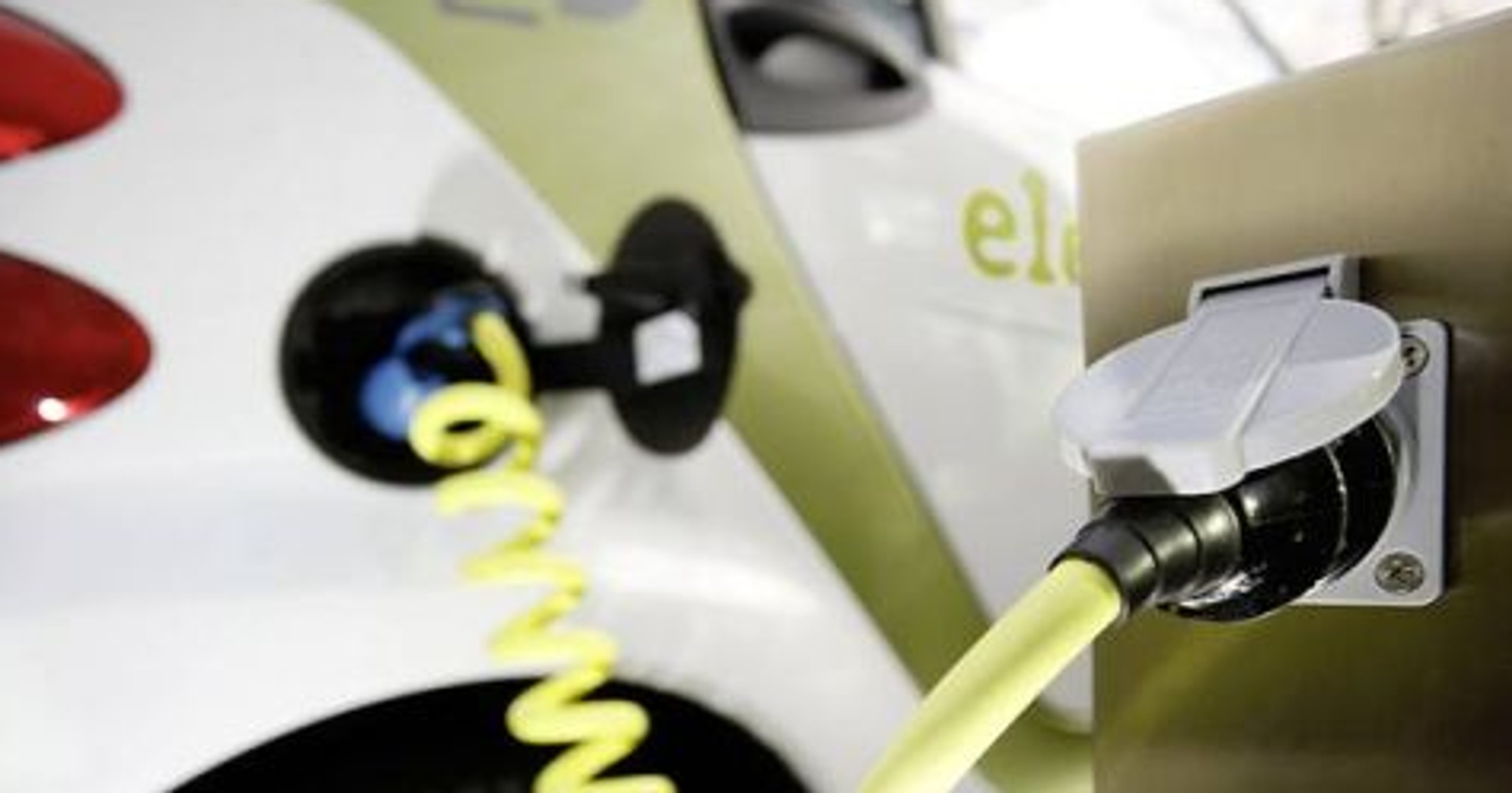 Auta elektryczne to 420 tys. nowych miejsc pracy