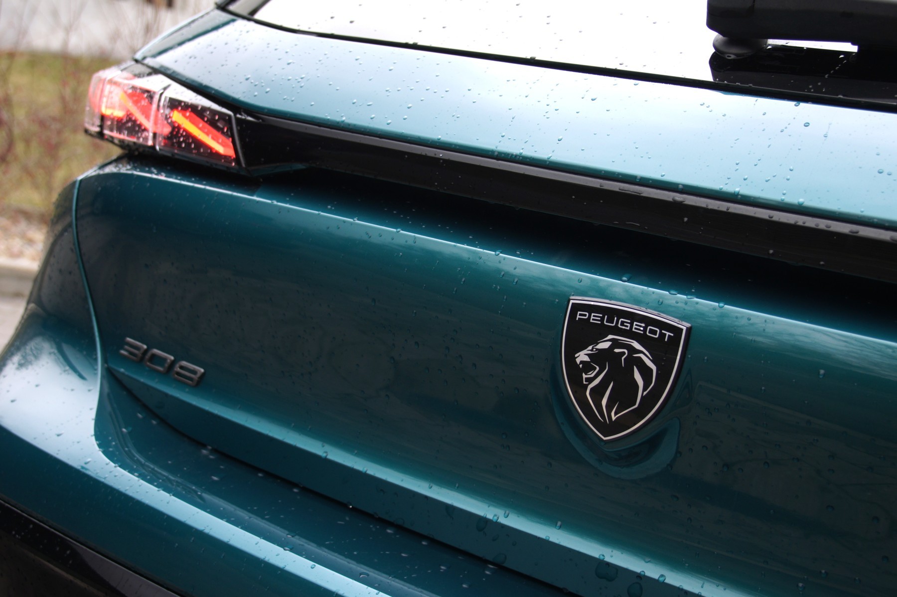 Peugeot 308 1.2 Hybrid 145 KM