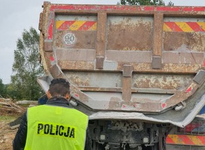 Policjanci namierzyli ciężarówkę z odpadami. Nie dojechała do miejsca ich utylizacji