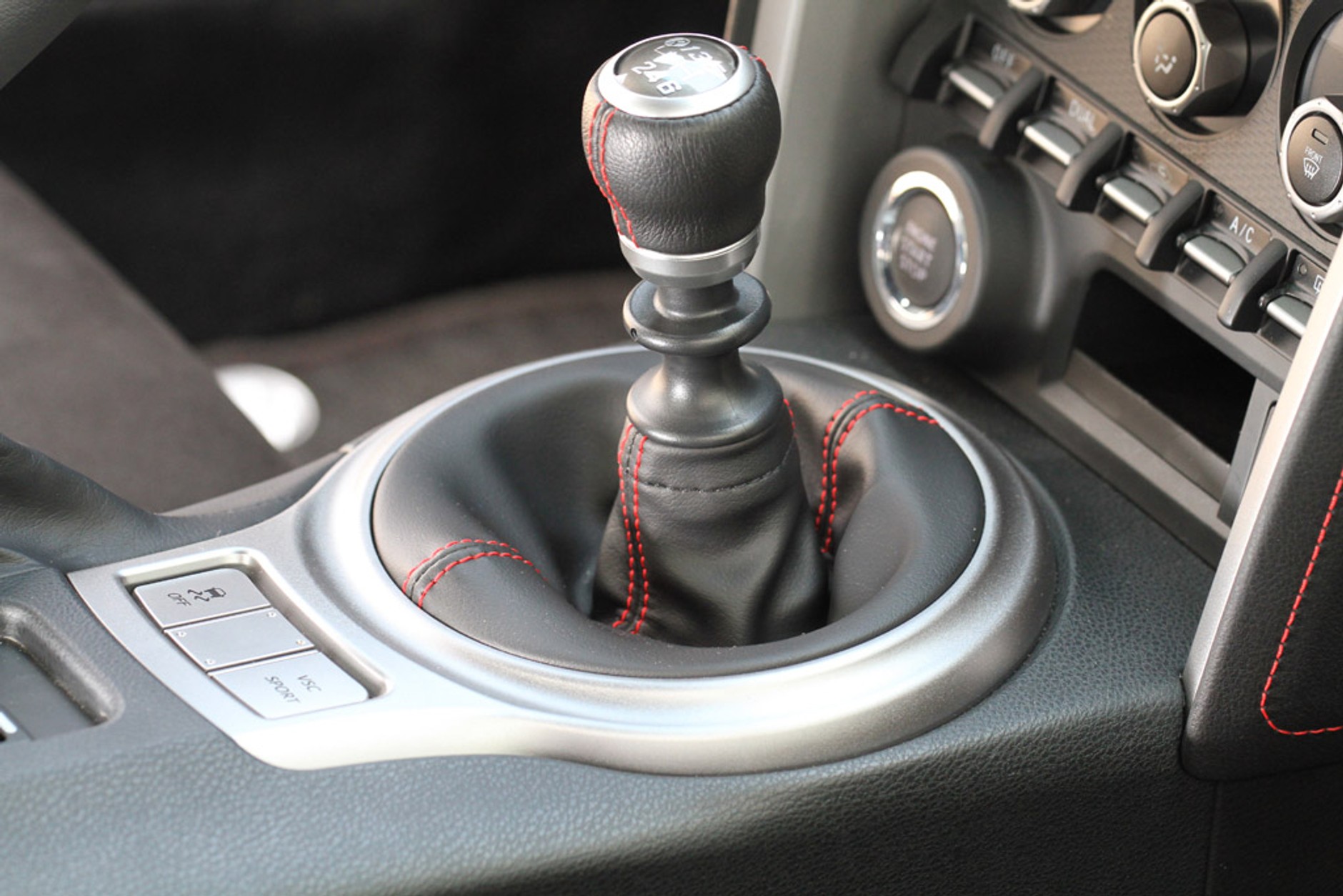 Toyota GT86: sportowiec z krwi i kości