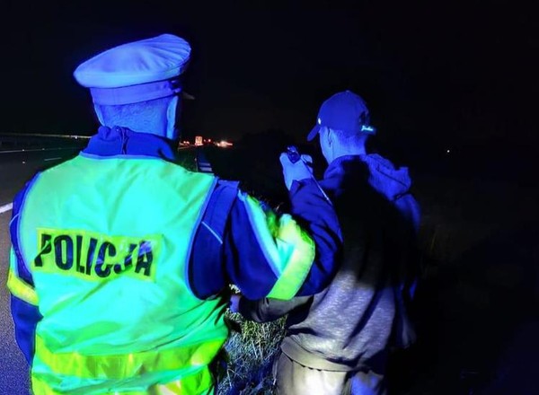 Jechał rowerem po autostradzie. Winę "zwalił" na nawigację