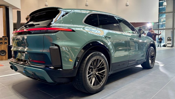 Premiera Cayenne Electric w Porsche Centrum Warszawa Wawer