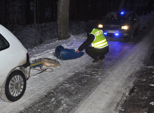 Wypadek podczas kuligu za samochodem pod Elblągiem