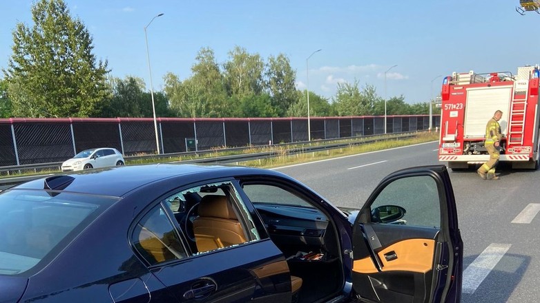 Kierujący tym samochodem zasłabł podczas jazdy autostradą