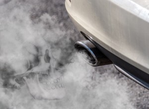 Coraz dłuższe kolejki po samochody spalinowe. Szybciej można kupić "elektryka"