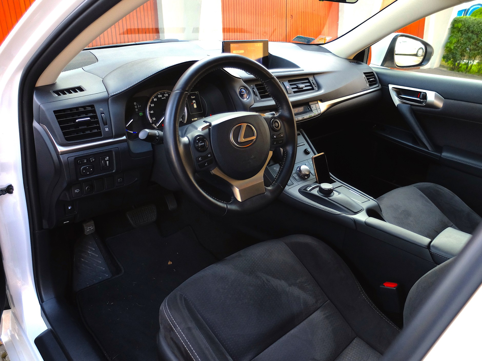 Lexus CT 200 h – coraz starrszy, i coraz tańszy